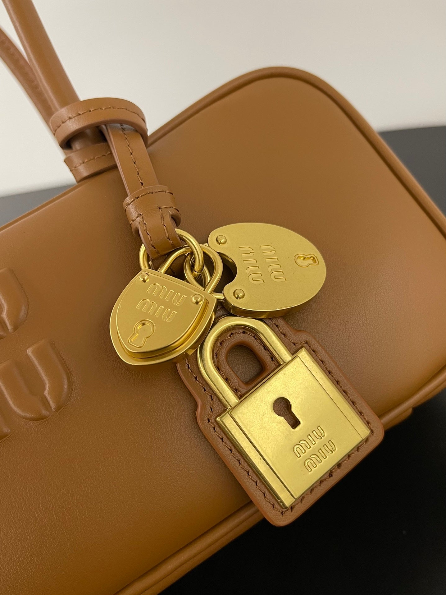 ＭＩ ＭＵ BEAU LEATHER BAG COGNAC SMALL