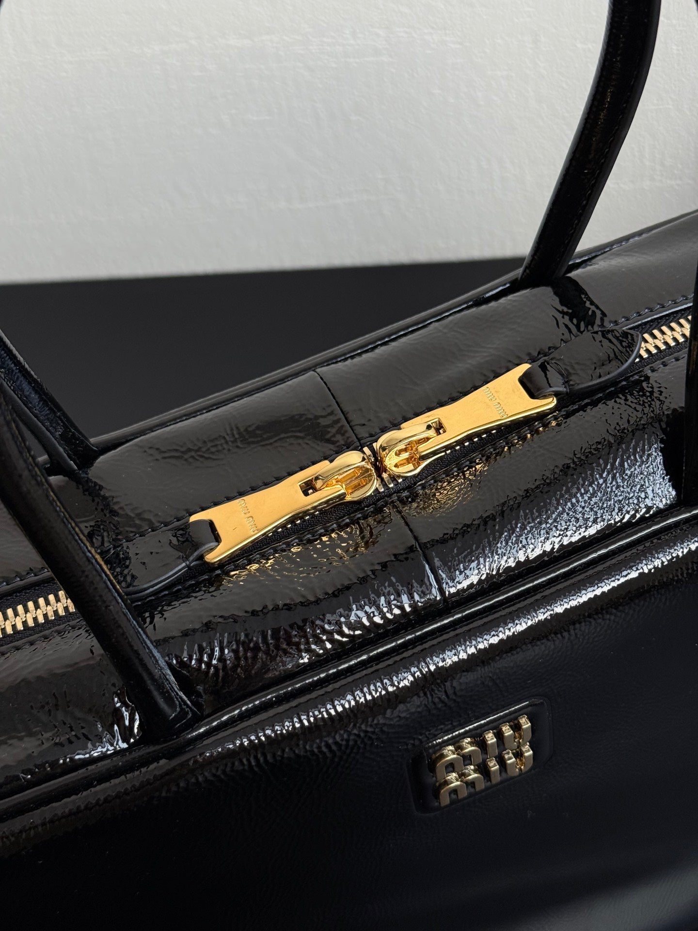 ＭＩ ＭＵ MATELASSÉ LEATHER TOTE BAG