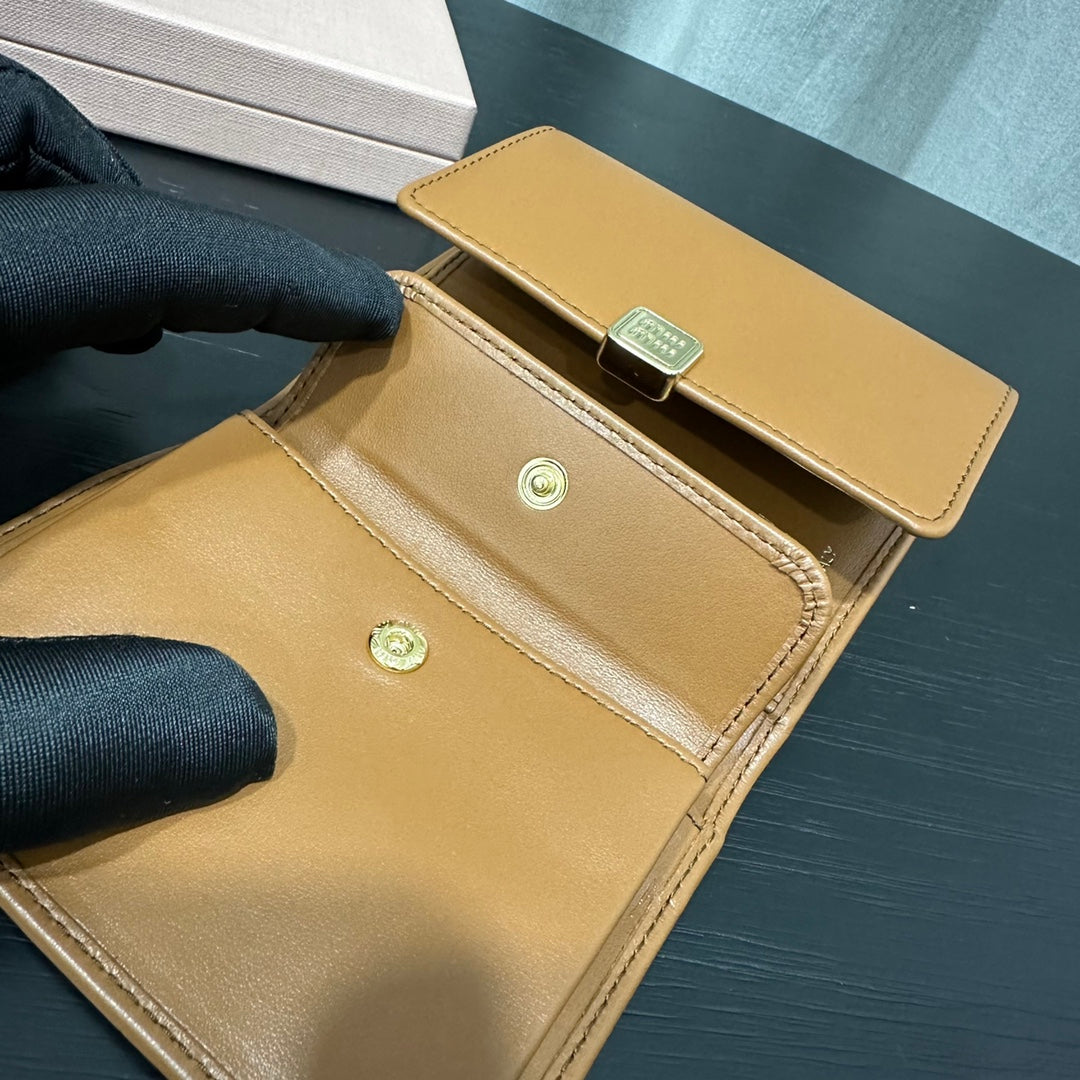 ＭＩ ＭＵ SMALL LEATHER WALLET WITH LOGO COGNAC