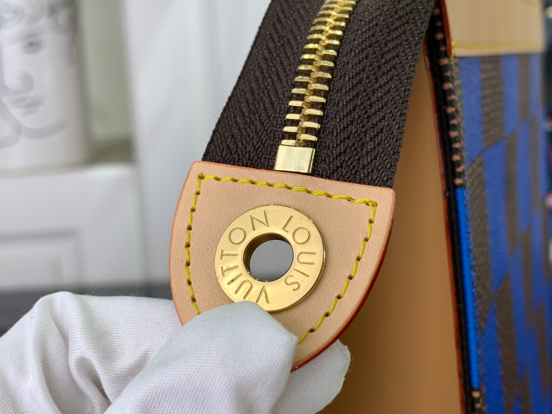 ＬＳ ＶＴＴＯＮ POCHETTE VOYAGE MM