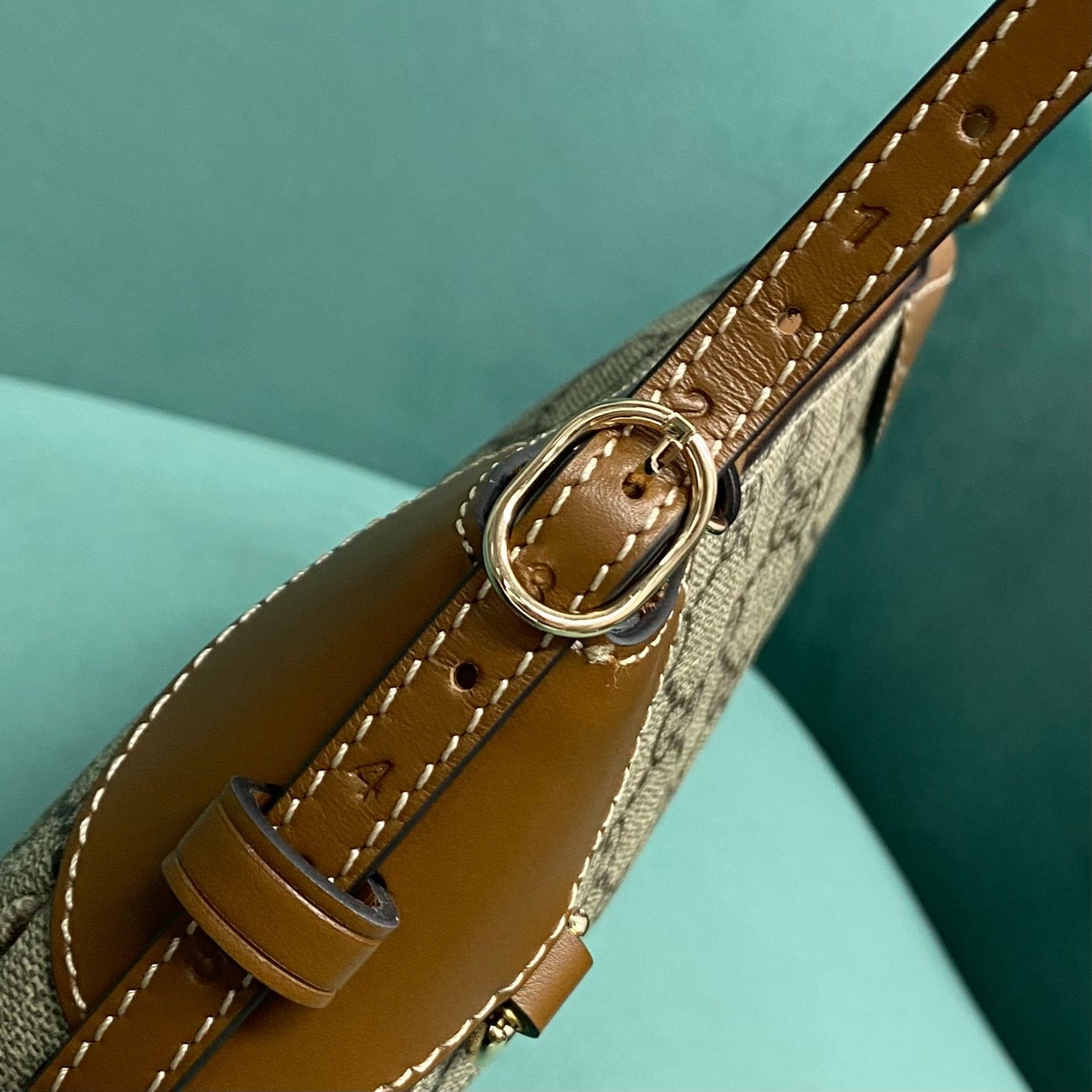 ＧＣＣＩGG EMBLEM SMALL SHOULDER BAG