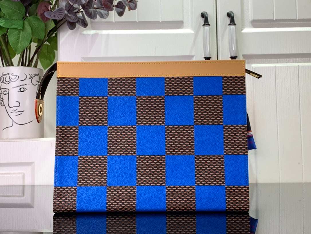 ＬＳ ＶＴＴＯＮ POCHETTE VOYAGE MM