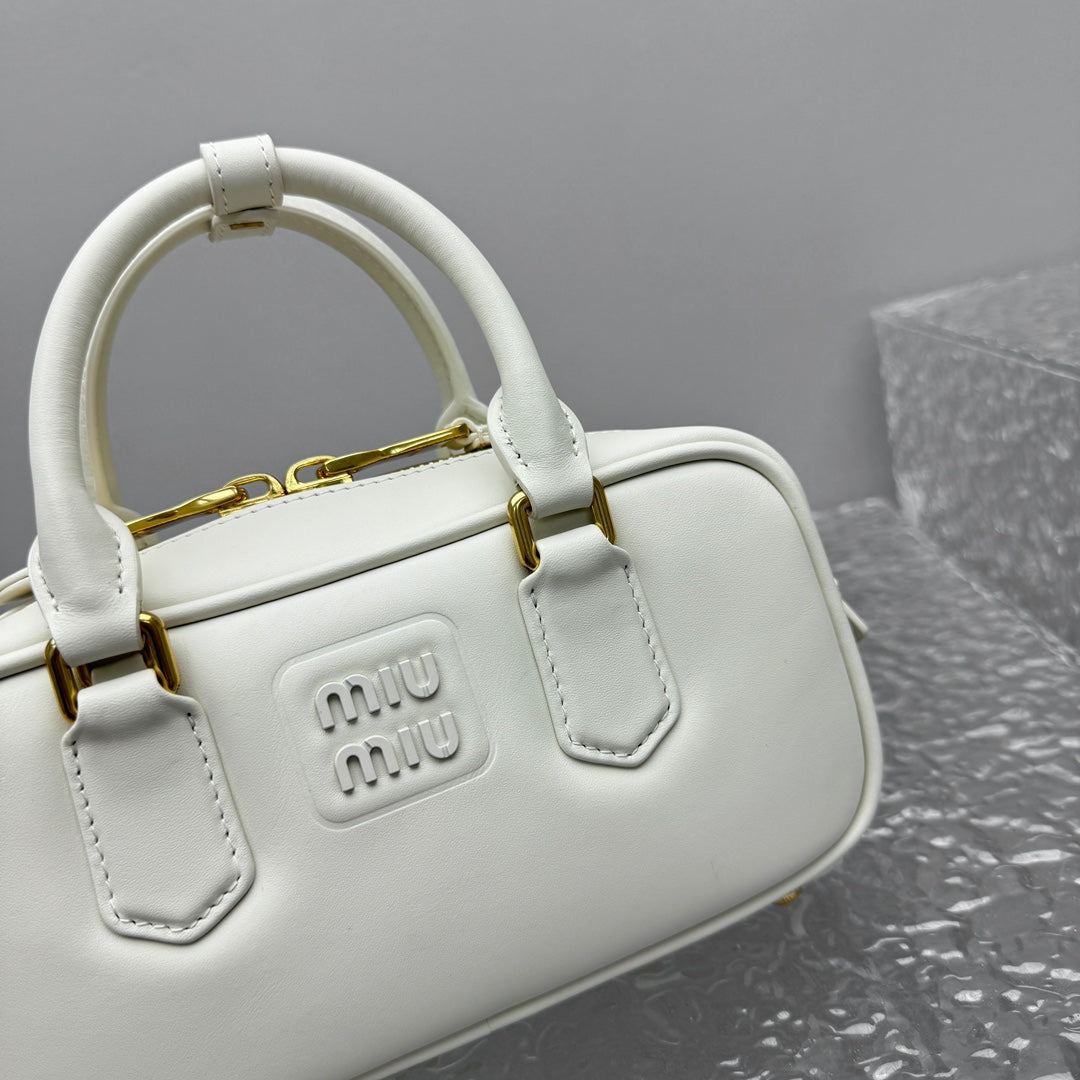 ＭＩ ＭＵ ARCADIE LEATHER BAG CHALK WHITE