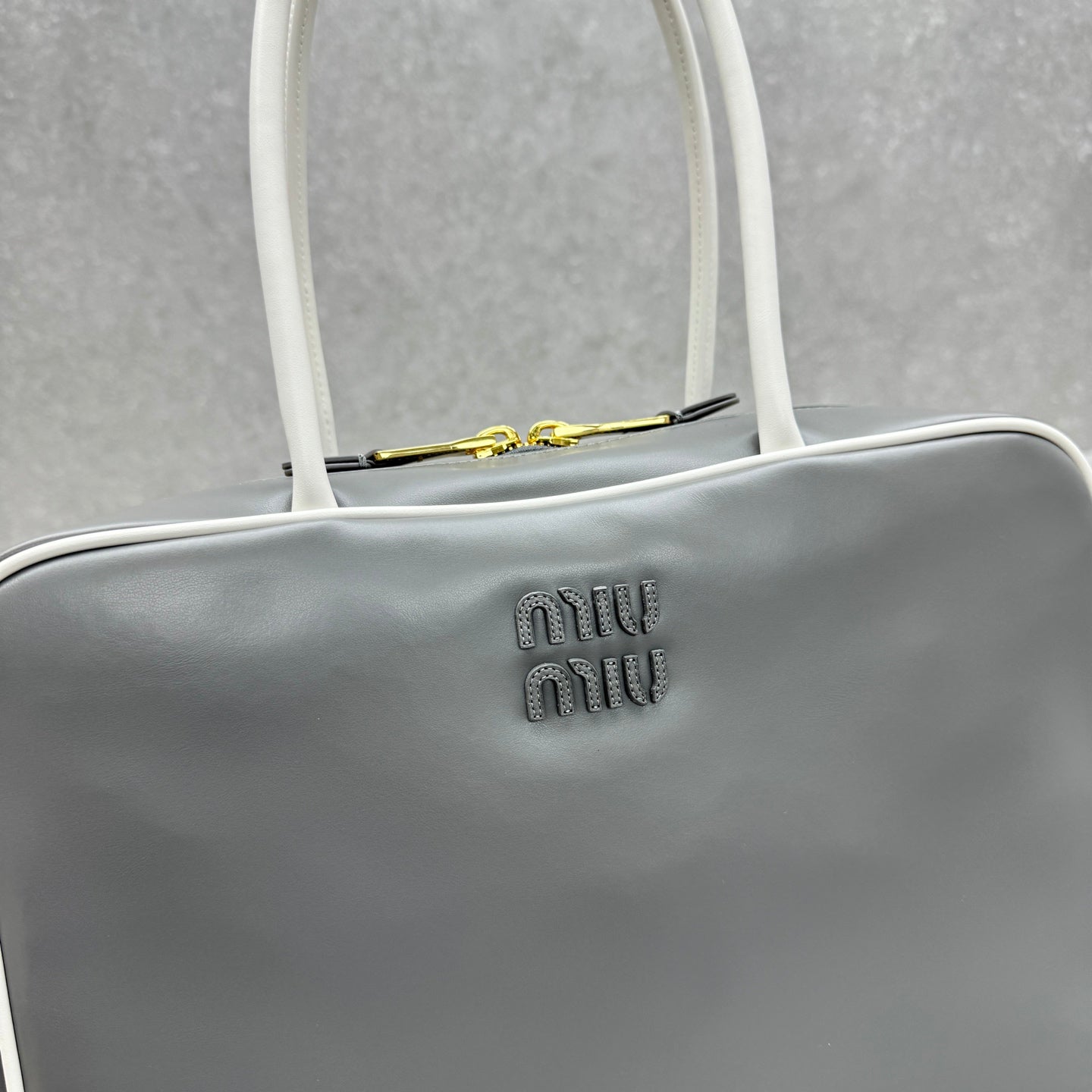 ＭＩ ＭＵ MATELASSÉ NAPPA LEATHER BAG GREY
