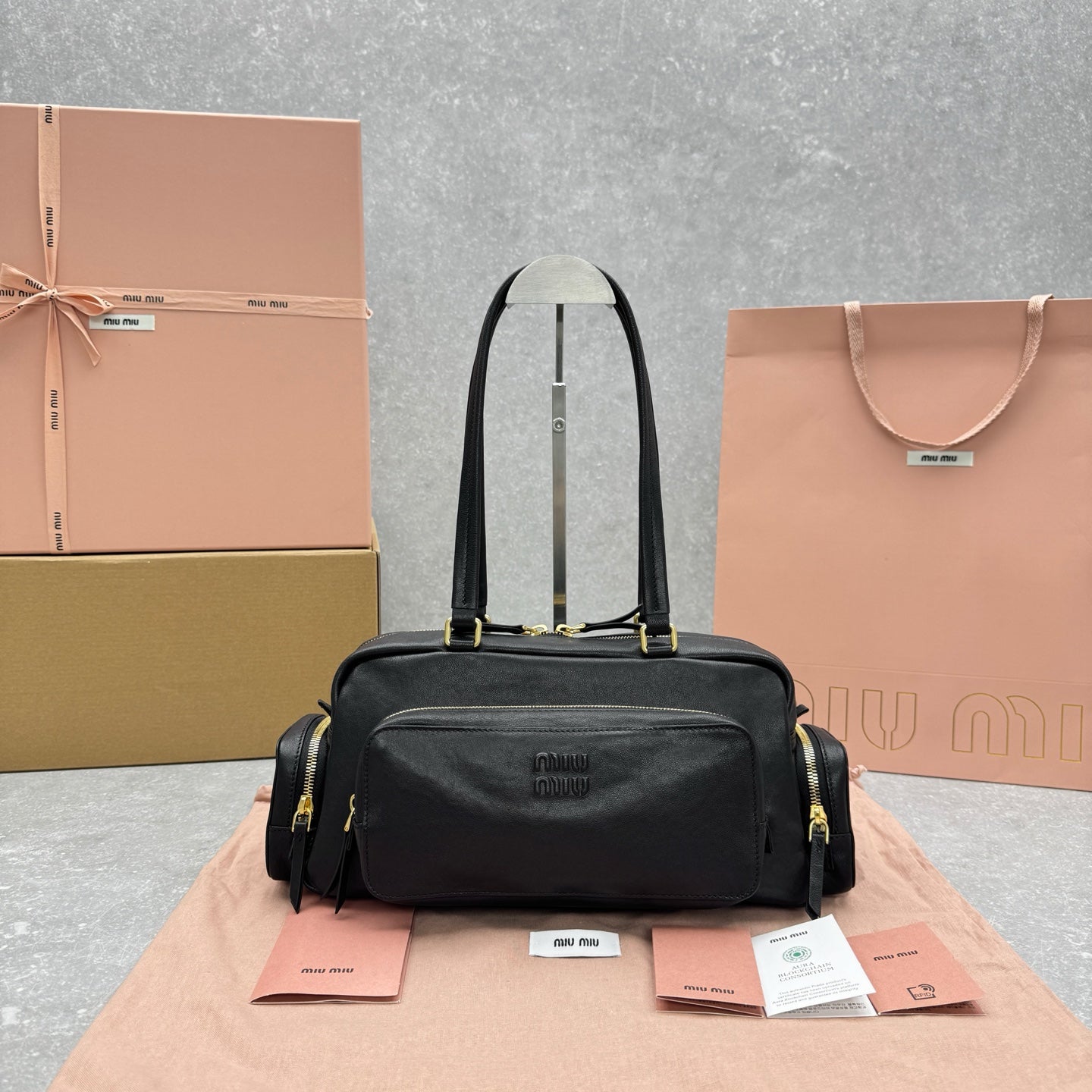 ＭＩ ＭＵ POCKET WASHED NAPPA LEATHER BAG BLACK