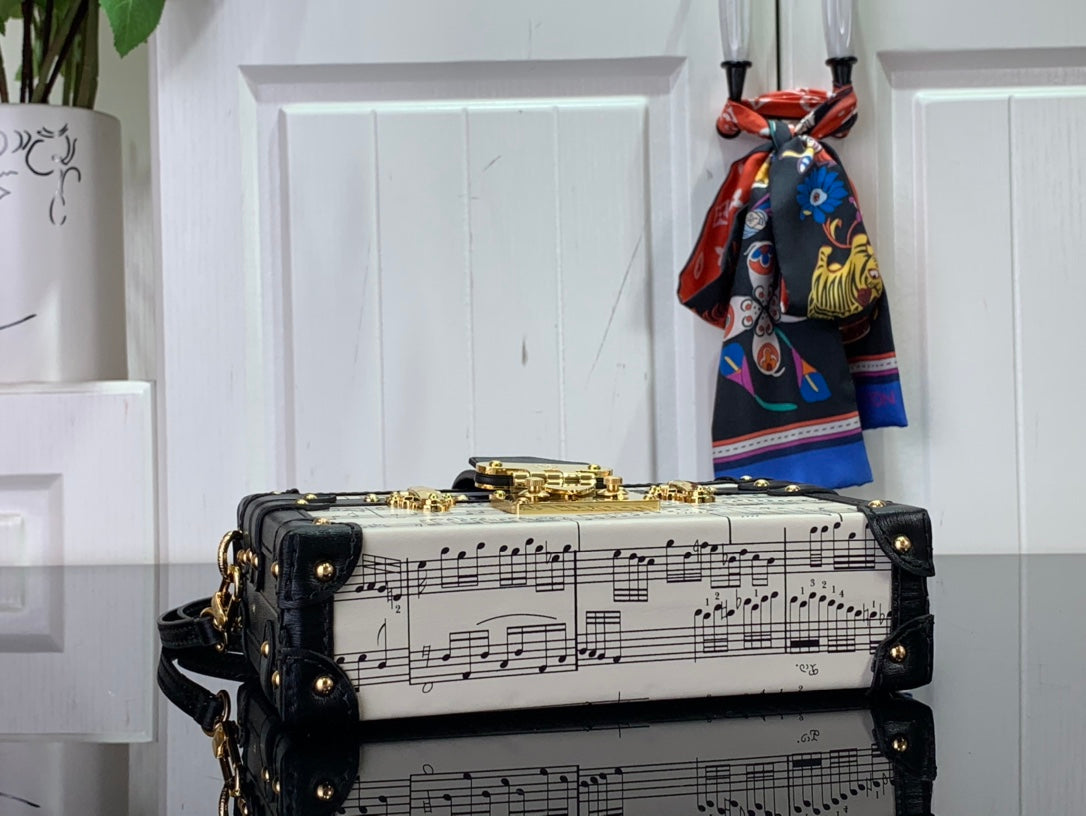 ＬＳ ＶＴＴＯＮ PETITE MALLE