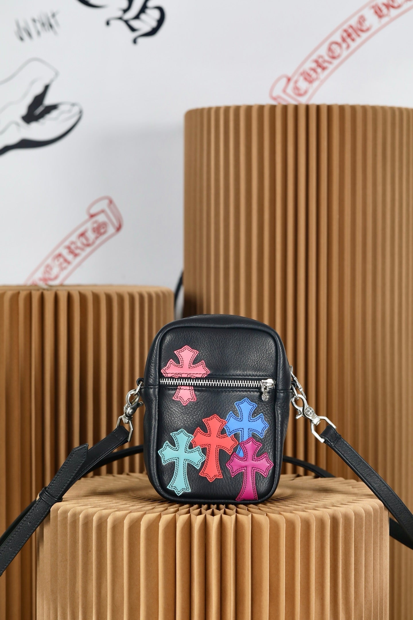 ＣＨＲＭ ＨＲＴＳ MULTICOLOR CROSS PATCH TAKA MINI BAG BLACK