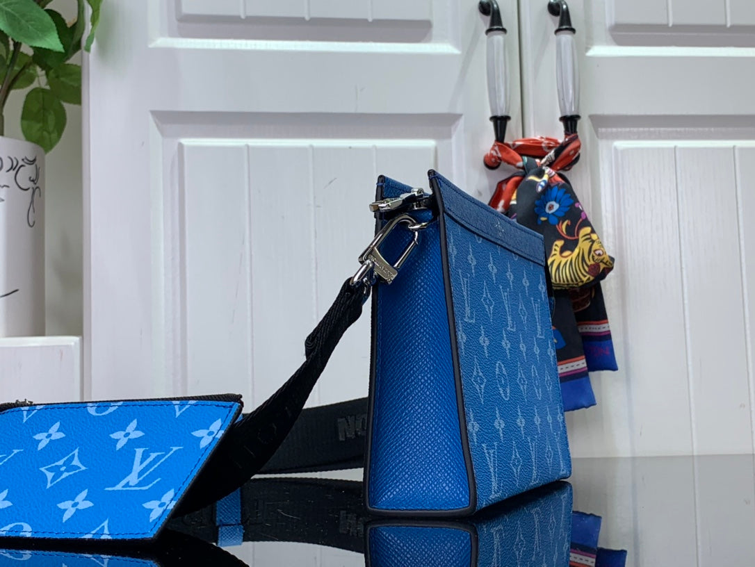 ＬＳ ＶＴＴＯＮ GASTON WEARABLE WALLET BLUE