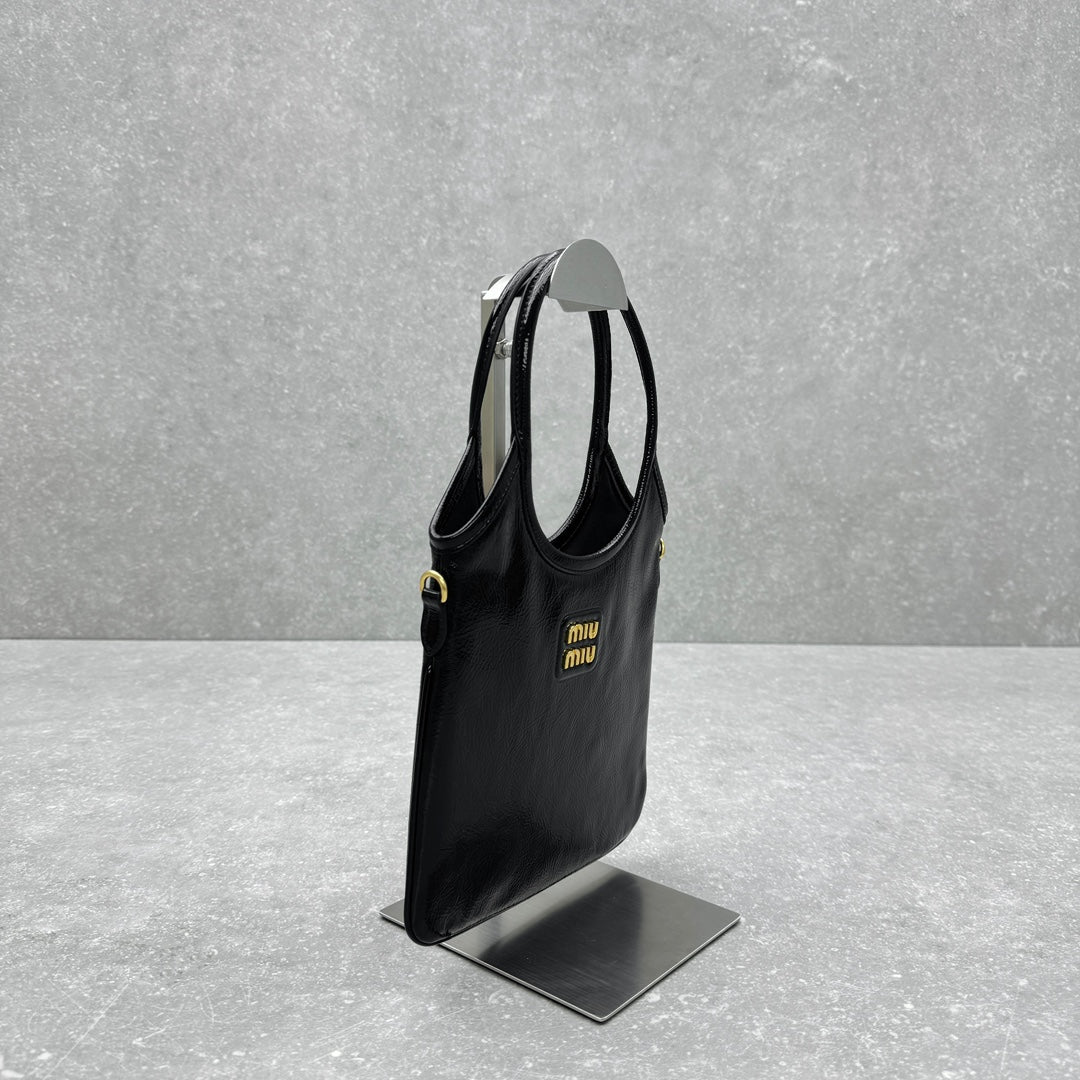 ＭＩ ＭＵ IVY NAPLAK PATENT LEATHER BAG BLACK
