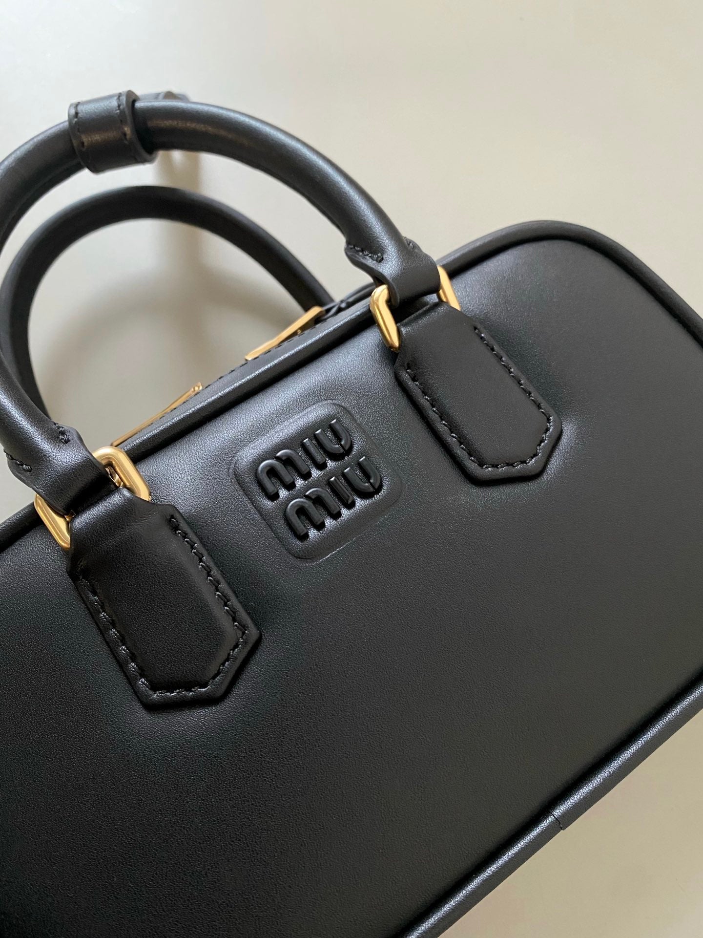 ＭＩ ＭＵ ARCADIE LEATHER MINI-BAG BLACK