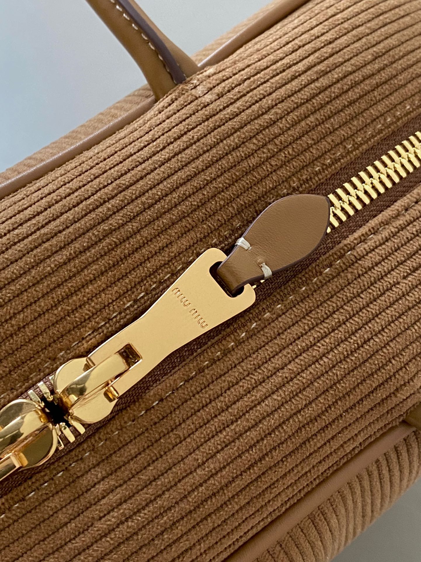 ＭＩ ＭＵ BEAU CORDUROY TOP-HANDLE BAG CINNAMON
