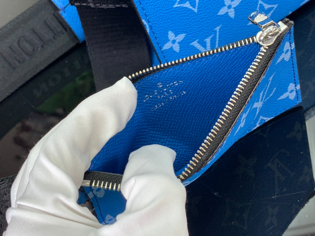 ＬＳ ＶＴＴＯＮ GASTON WEARABLE WALLET BLUE