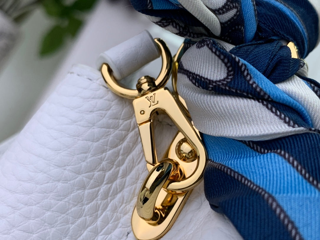 ＬＳ ＶＴＴＯＮ CAPUCINES BB BAG BLACK/WHITE