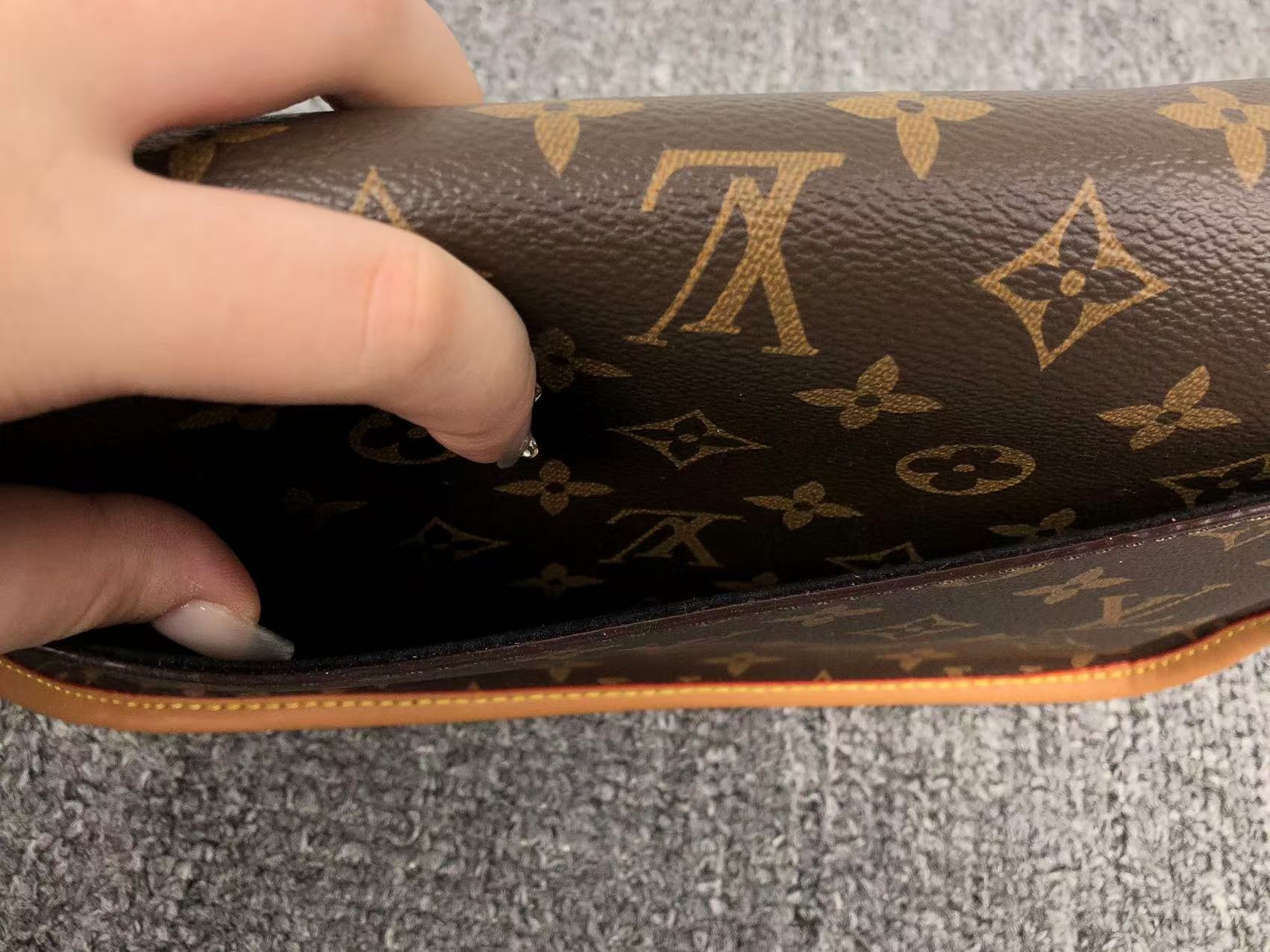 ＬＳ ＶＴＴＯＮ DIANE SATCHEL BAG BROWN