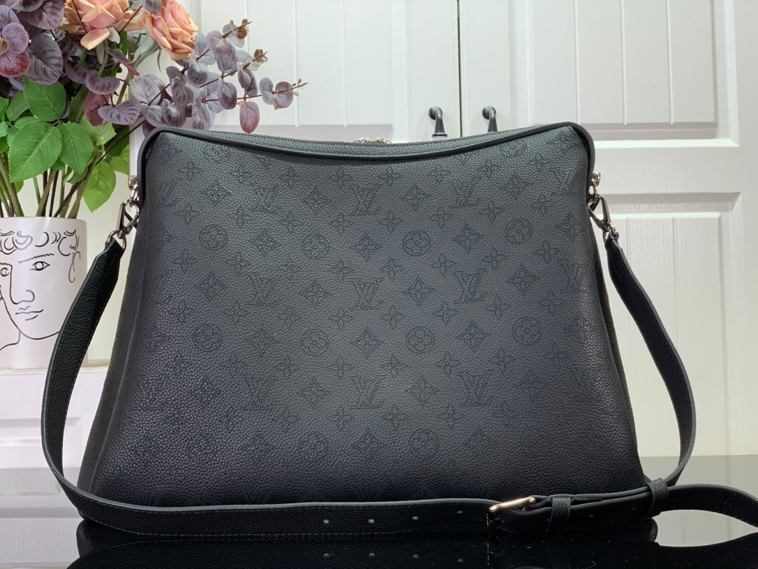 ＬＳ ＶＴＴＯＮ MAHINA HAND IT ALL MM BLACK/BEIGE/CREME