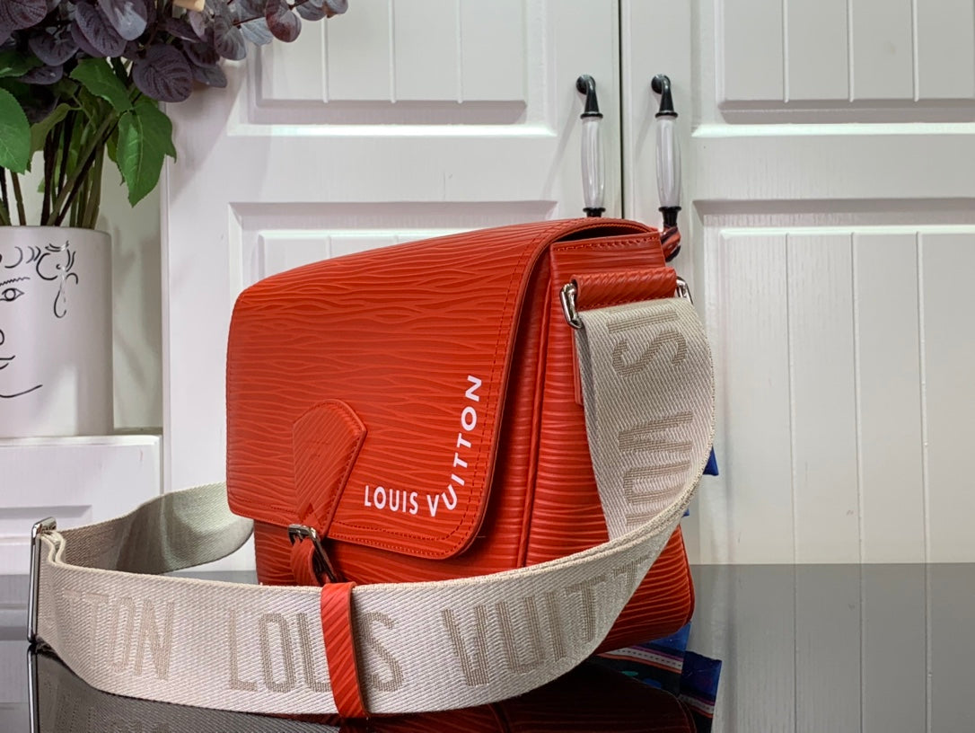 ＬＳ ＶＴＴＯＮ MONTSOURIS MESSENGER RED