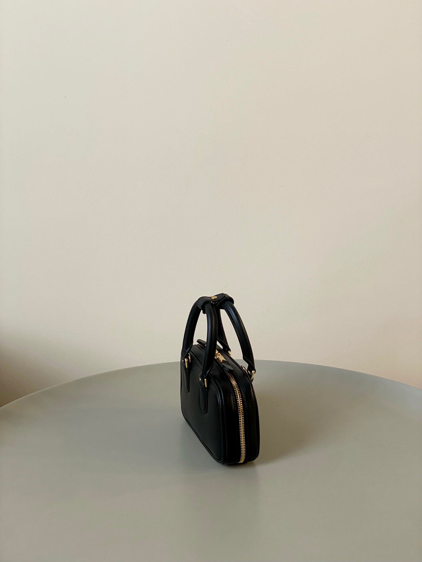 ＭＩ ＭＵ ARCADIE LEATHER MINI-BAG BLACK