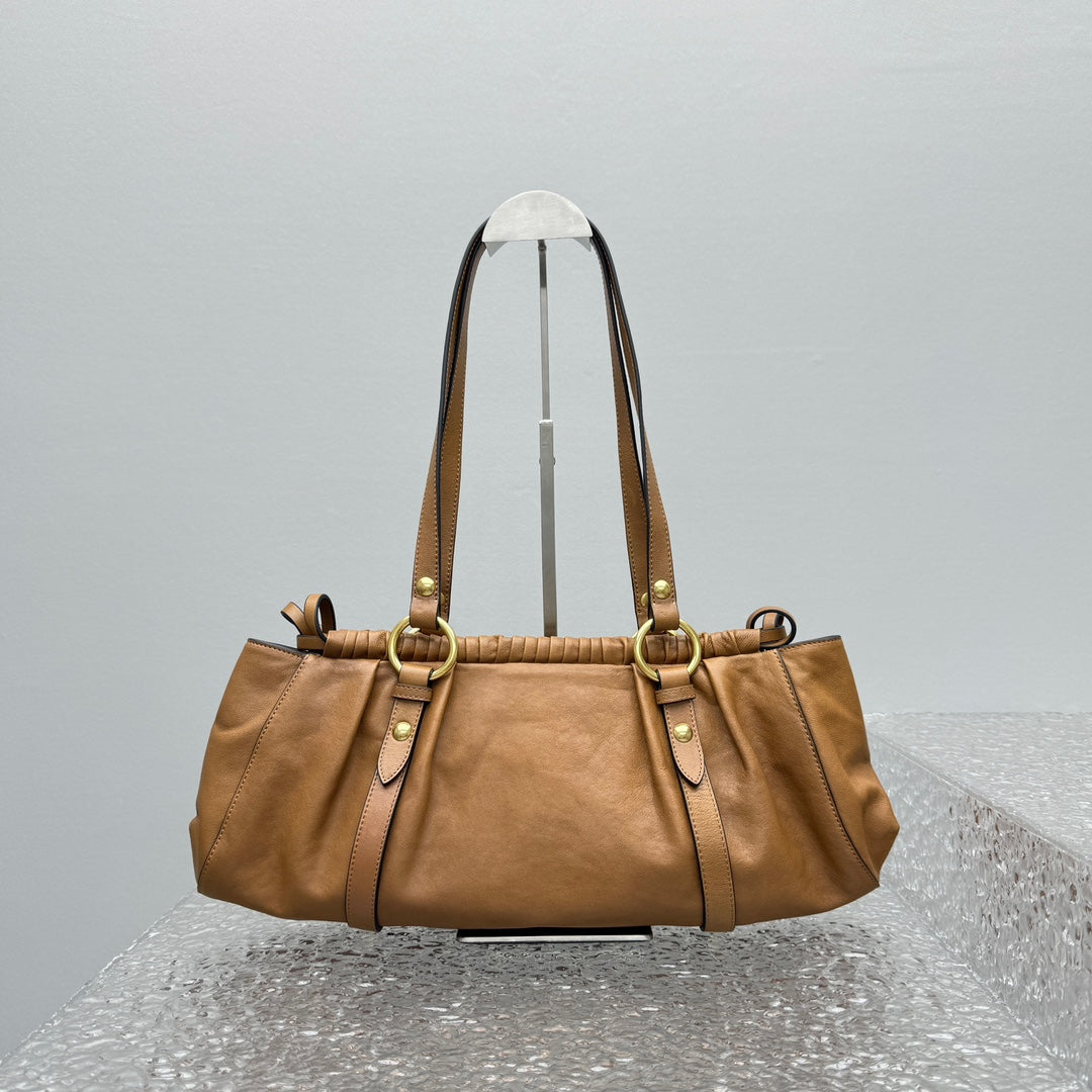 ＭＩ ＭＵ NAPPA LEATHER SHOULDER BAG