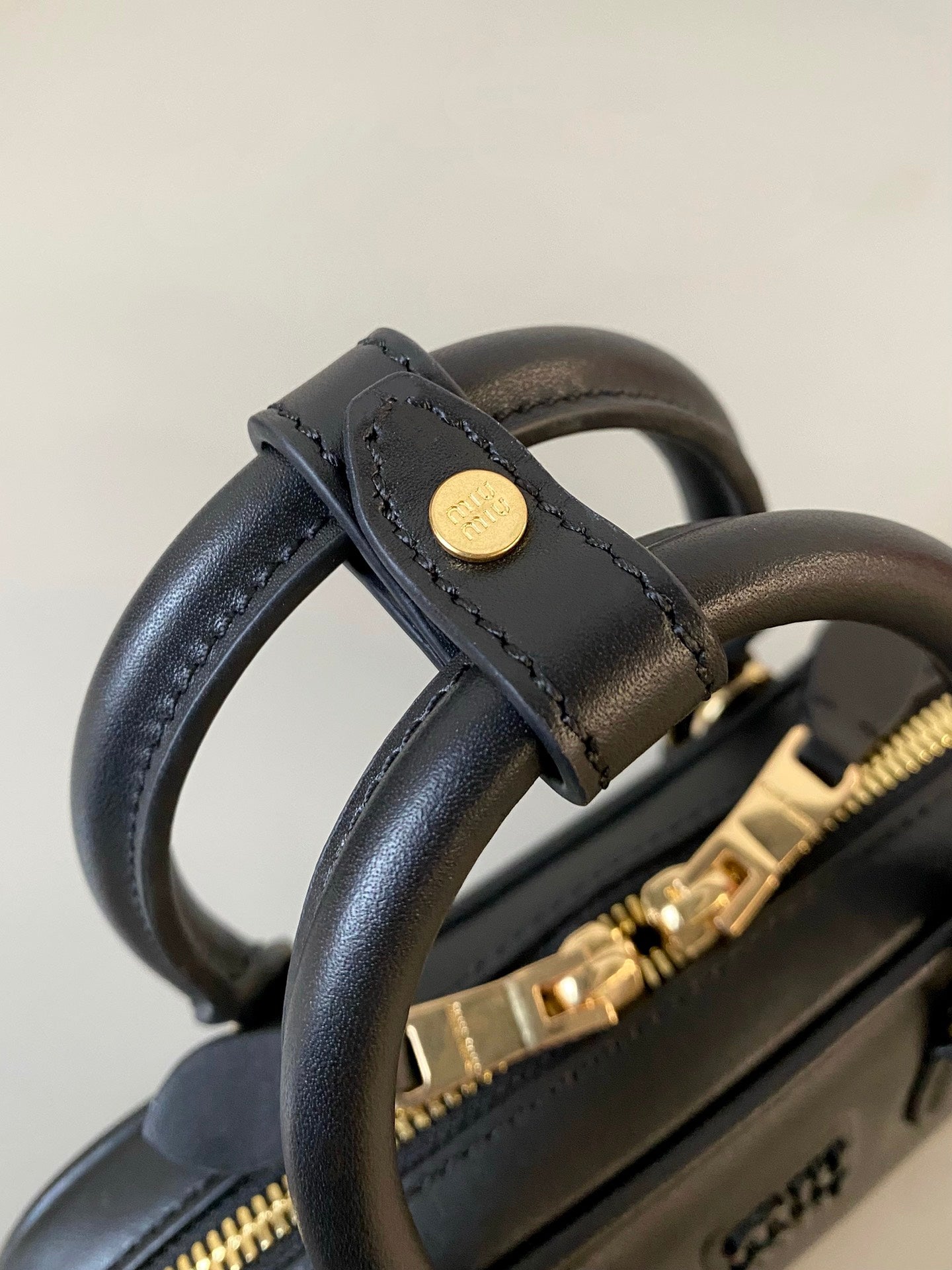 ＭＩ ＭＵ ARCADIE LEATHER MINI-BAG BLACK