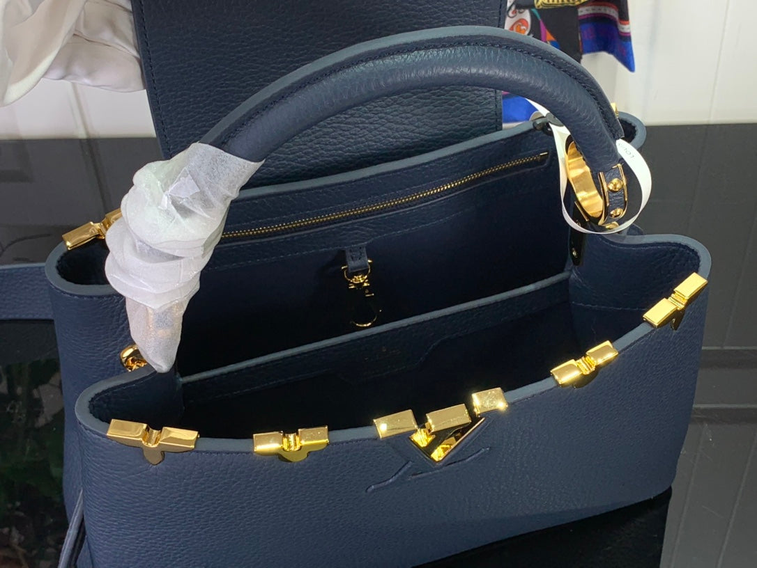 ＬＳ ＶＴＴＯＮ CAPUCINES MM BAG