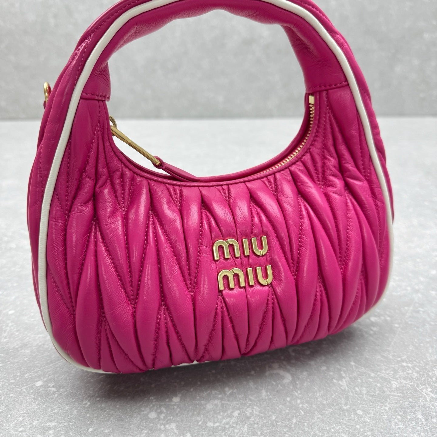 ＭＩ ＭＵ MATELASSÉ NAPPA LEATHER TOP HANDLE BAG PINK