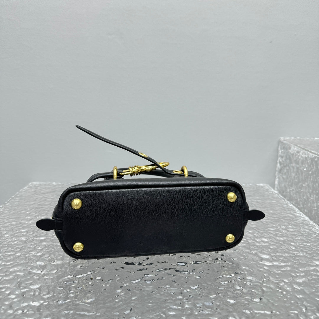 ＭＩ ＭＵ AVENTURE MINI NAPPA LEATHER BAG BLACK