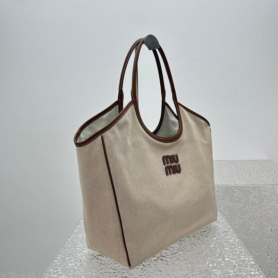 ＭＩ ＭＵ  IVY CANVAS AND LEATHER TOTE BAG BEIGE/BRANDY
