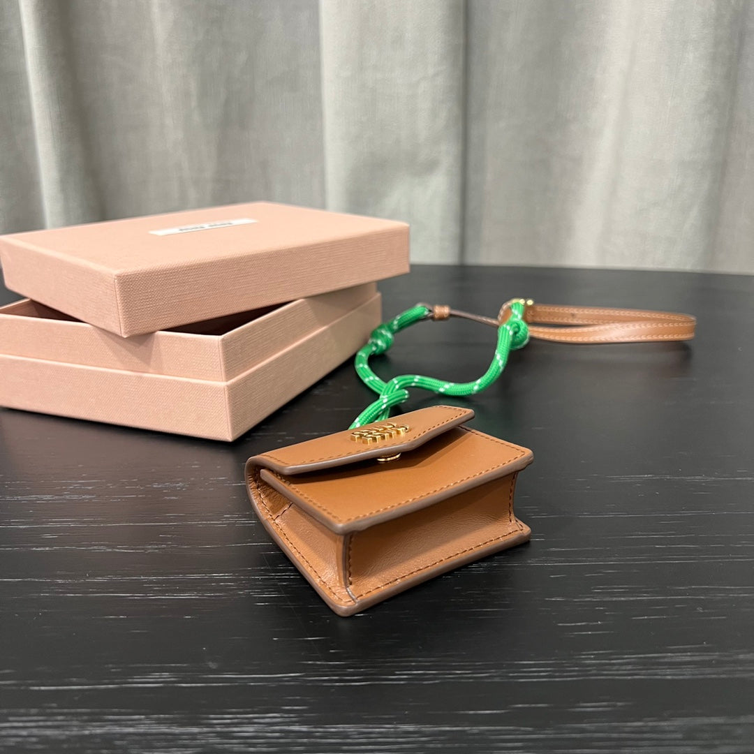 ＭＩ ＭＵ LEATHER SHOULDER WALLET ORANGE/GREEN/YELLOW