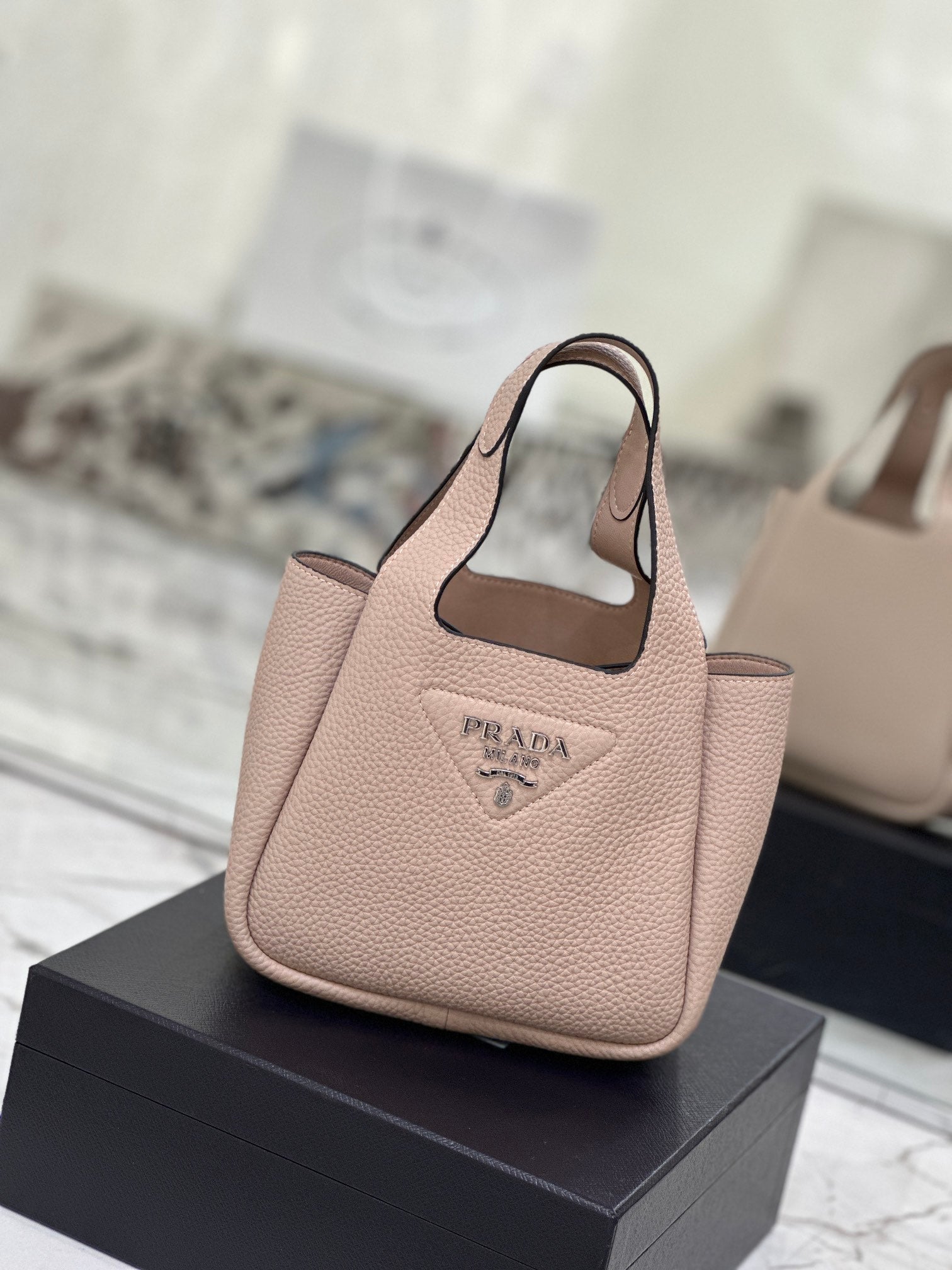 ＰＲＤＡ LEATHER TOTE BAG LIGHT PINK