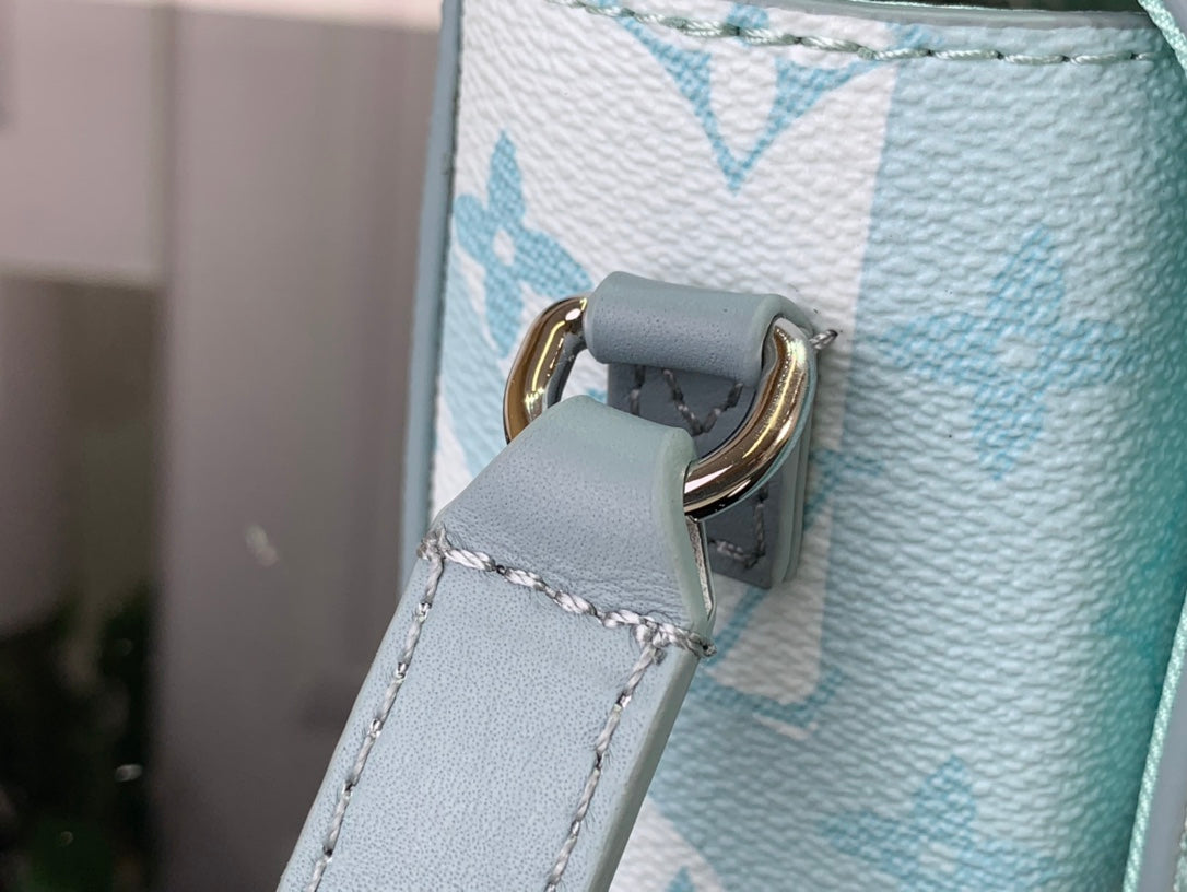 ＬＳ ＶＴＴＯＮ STEAMER WEARABLE WALLET