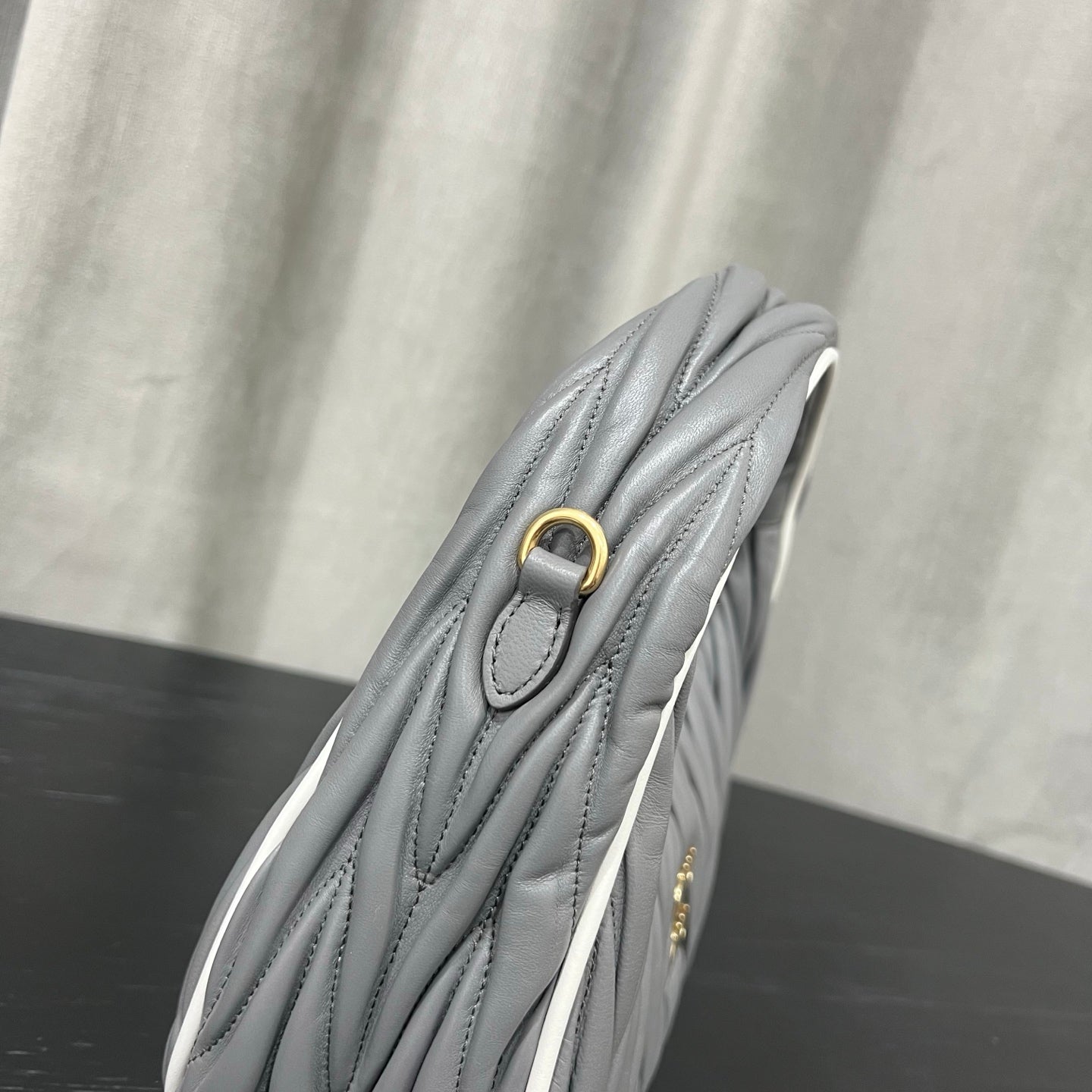 ＭＩ ＭＵ MATELASSÉ NAPPA LEATHER TOP HANDLE BAG SILVER