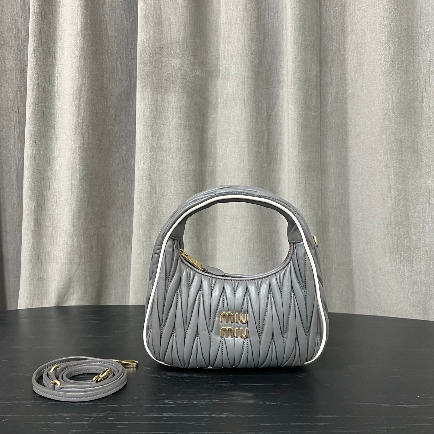 ＭＩ ＭＵ MATELASSÉ NAPPA LEATHER TOP HANDLE BAG SILVER