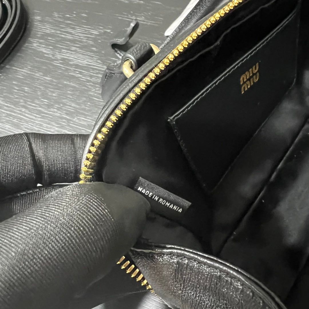 ＭＩ ＭＵ ARCADIE MATELASSÉ NAPPA LEATHER BAG BLACK