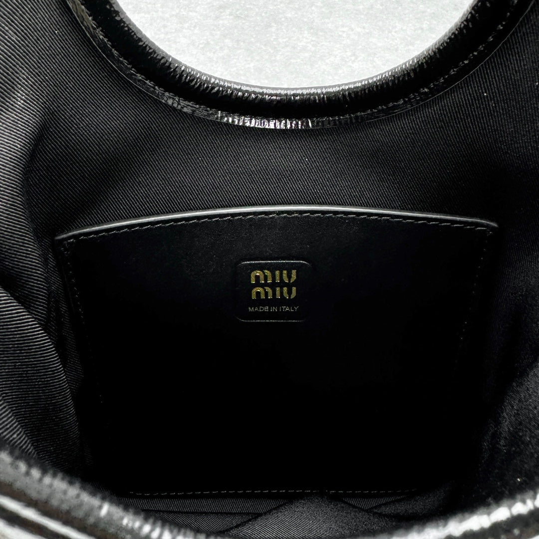 ＭＩ ＭＵ IVY NAPLAK PATENT LEATHER BAG BLACK