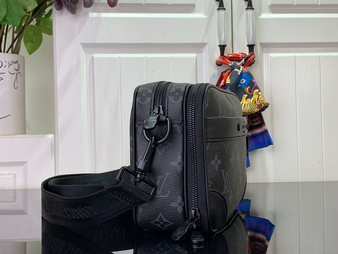 ＬＳ ＶＴＴＯＮ NANO ALPHA BLACK