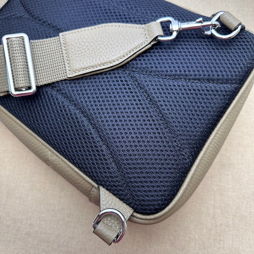 ＧＣＣＩGG JUMBO SMALL SLINGBAG BEGIE