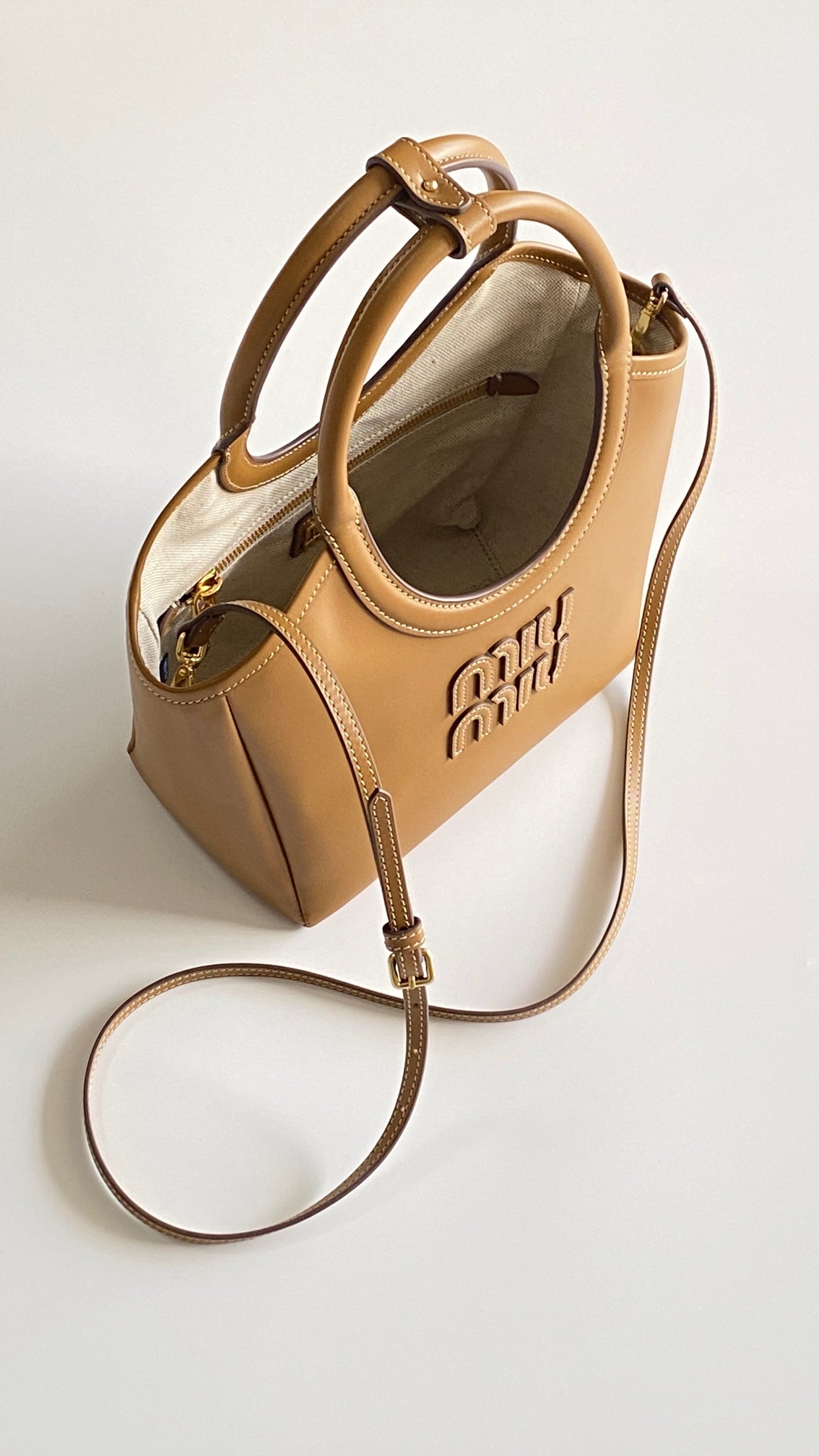 ＭＩ ＭＵ IVY LEATHER BAG COGNAC