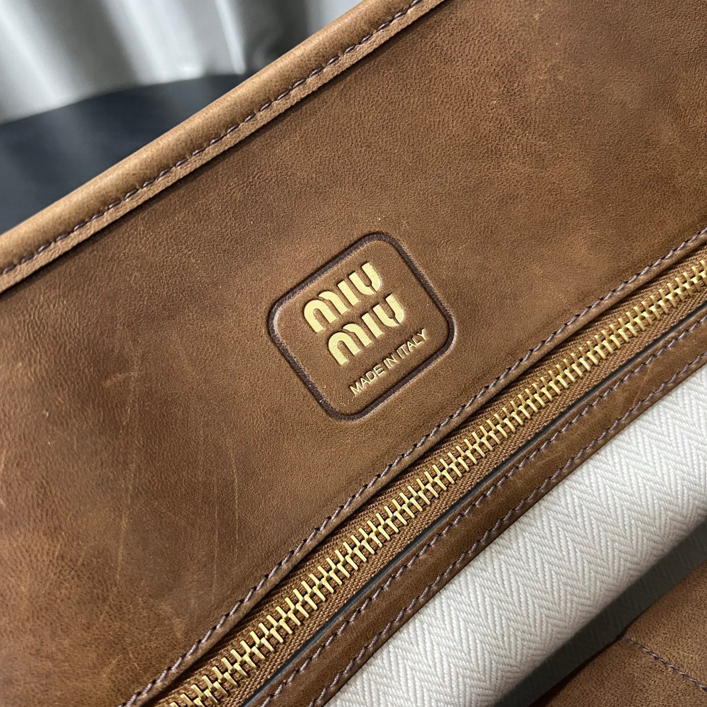 ＭＩ ＭＵ AVENTURE NAPPA LEATHER BAG OAK LARGE