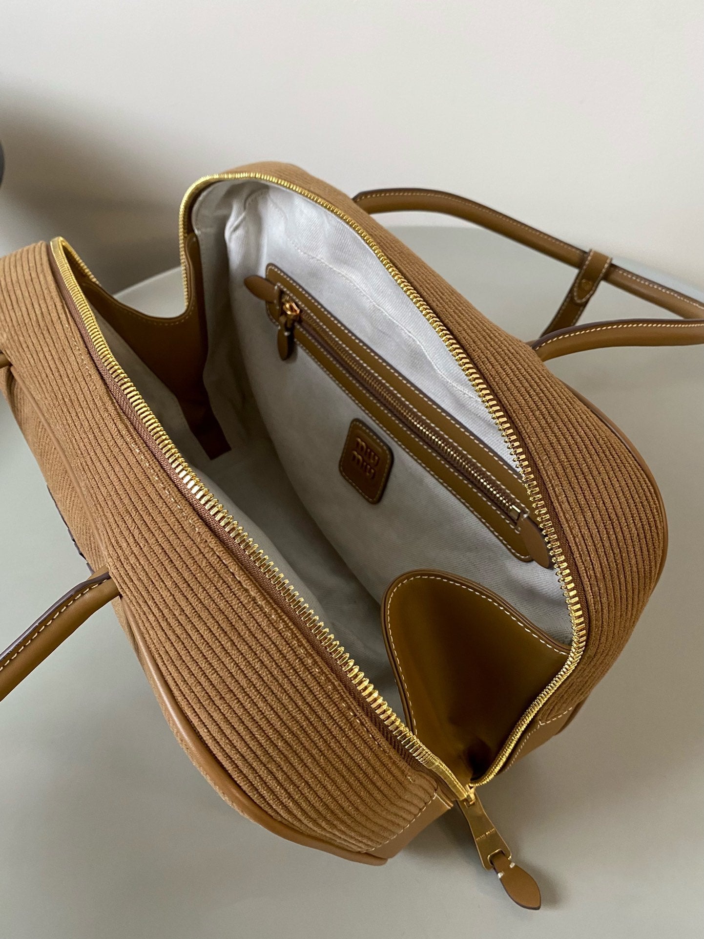 ＭＩ ＭＵ BEAU CORDUROY TOP-HANDLE BAG CINNAMON