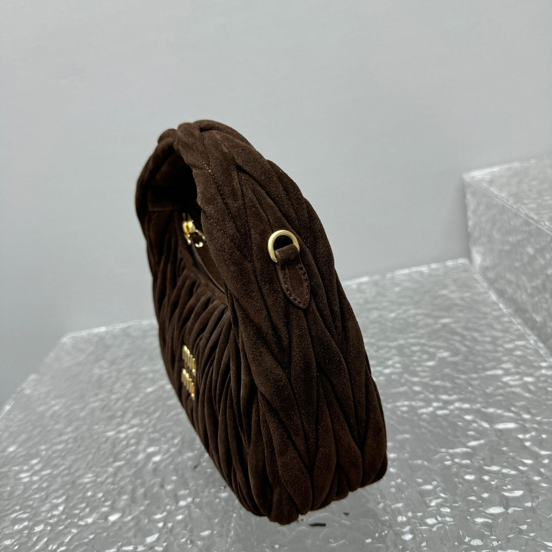 ＭＩ ＭＵ WANDER MATELASSÉ SUEDE HOBO BAG