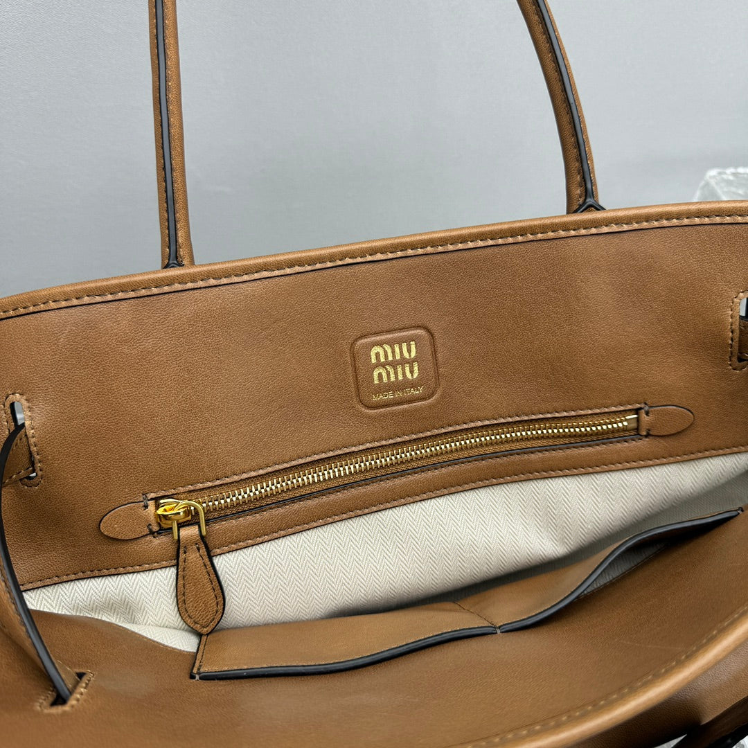 ＭＩ ＭＵ AVENTURE LEATHER TOTE BAG BRONZE