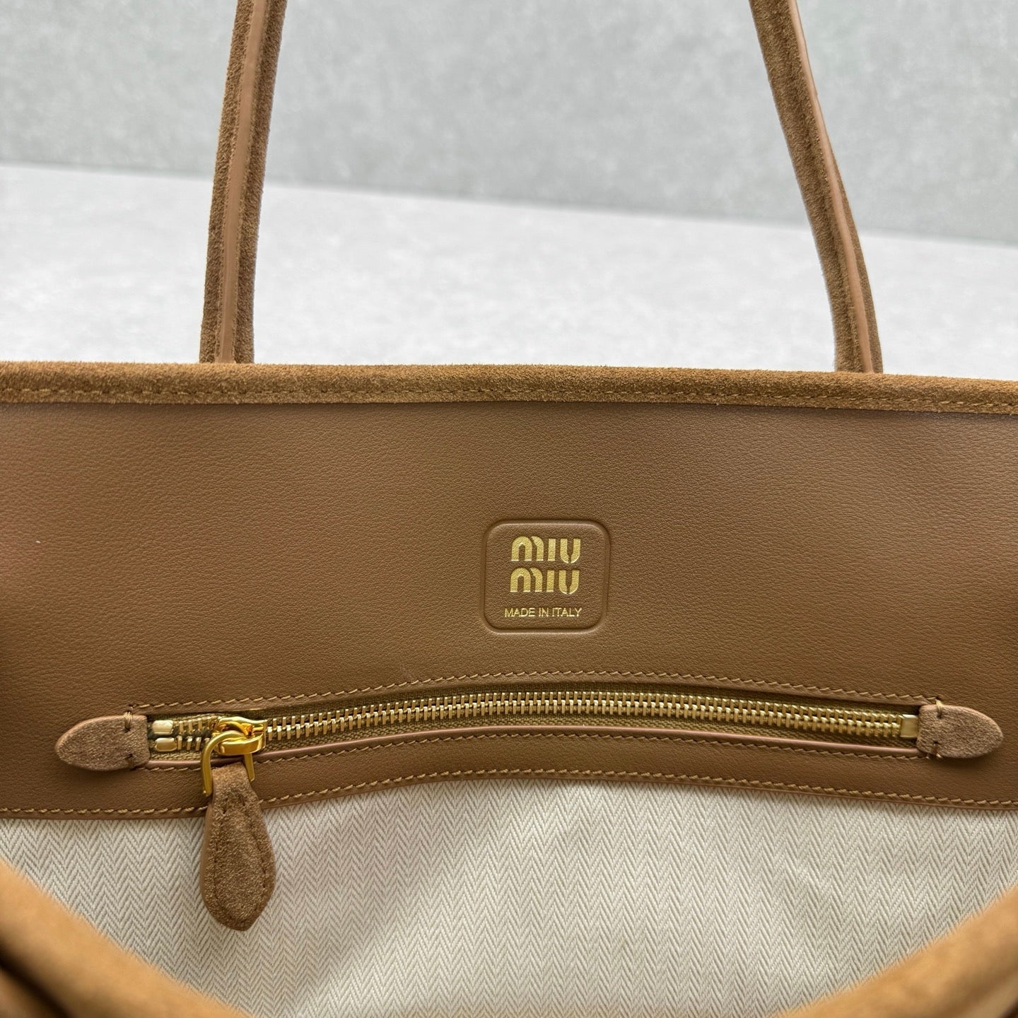 ＭＩ ＭＵ BOW DETAIL SUEDE HANDBAG OAK