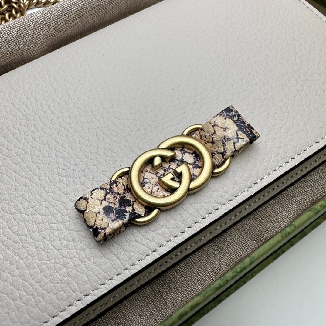 ＧＣＣＩMARMONT BLACK LEATHER WALLET ON CHAIN WHITE