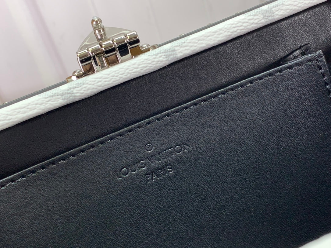 ＬＳ ＶＴＴＯＮ  CLUTCH BOX WHITE/BLUE/GREEN