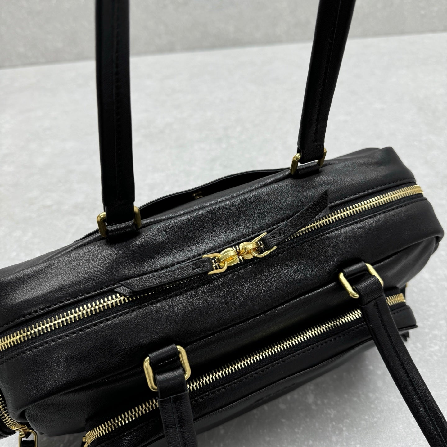 ＭＩ ＭＵ POCKET WASHED NAPPA LEATHER BAG BLACK