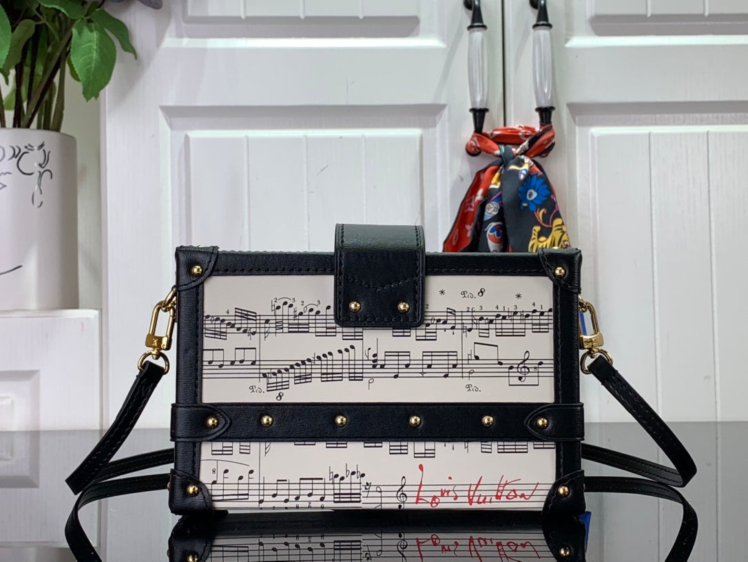 ＬＳ ＶＴＴＯＮ PETITE MALLE