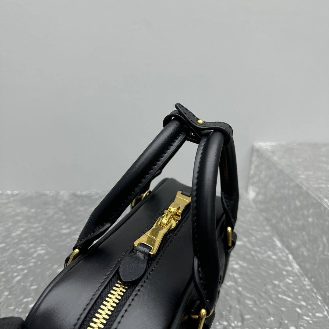 ＭＩ ＭＵ ARCADIE LEATHER BAG BLACK