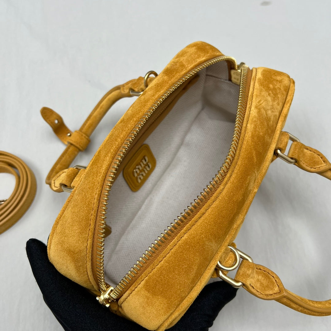 ＭＩ ＭＵ ARCADIE PADDED SUEDE TOP-HANDLE BAG