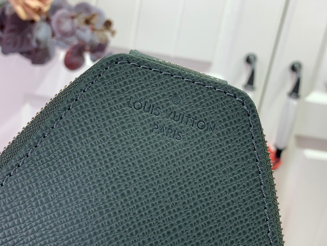 ＬＳ ＶＴＴＯＮ AVENUE SLING BAG