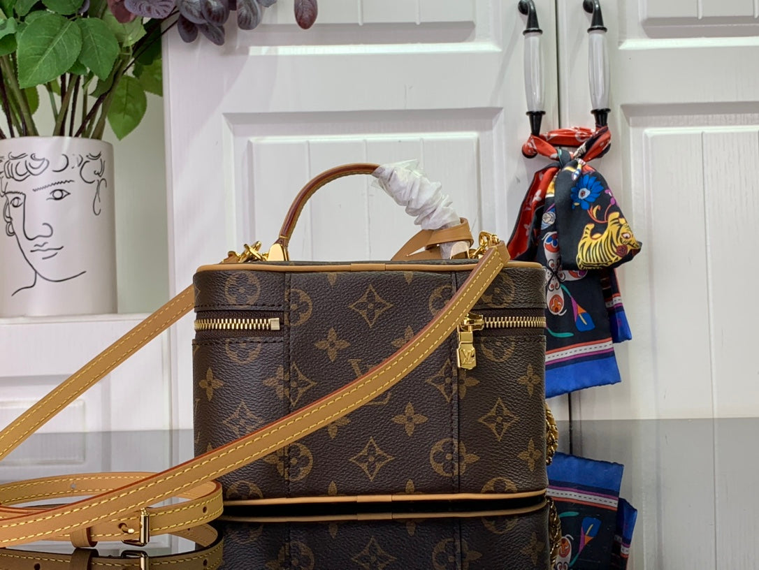 ＬＳ ＶＴＴＯＮ VANITY CHAIN POUCH BRONZE/BLACK